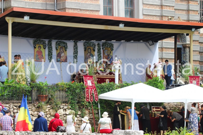 Imagini De La Eveniment Hram La Catedrala SfinÅ£ii Apostoli Petru Si Pavel Din ConstanÅ£a Galerie Foto