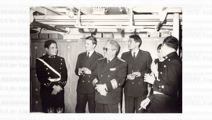1978. Contraamiralul Sebastian Ulmeanu cu o delegație din Peru la bordul navei-școală „Mircea”