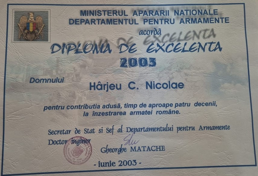 Diplomă de excelență acordată viceamiralului (rtr) Neculai Hîrjeu de către dr.ing. Gheorghe Matache, secretar de stat și șef al Departamentului pentru Armamente din Ministerul Apărării Naționale