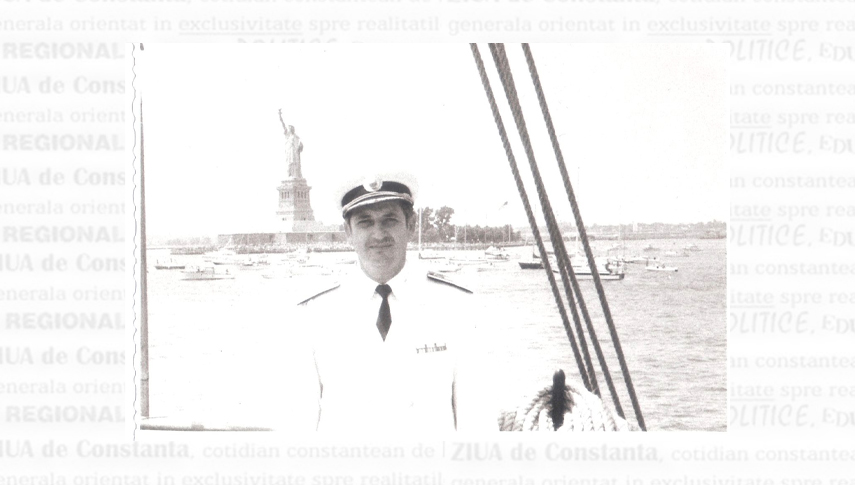 4 iulie 1976. Căpitanul de rangul 3 Eugen Ispas la parada navală de la New York, pe fundal cu Statuia Libertății