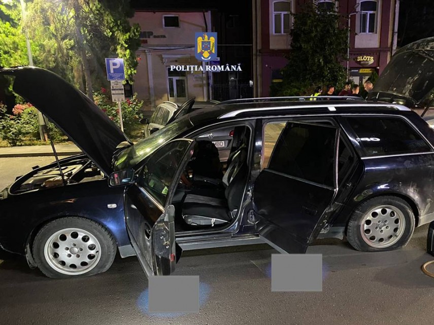 Mașina oprită de polițiști. Foto: IPJ Suceava