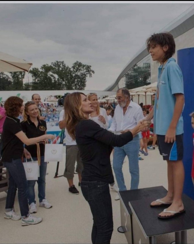 David Popovici premiat de Nadia Comăneci în anul 2014