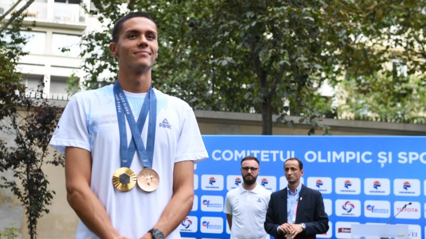 David Popovici, la Casa României din Paris. Sursa foto: Facebook (Comitetul Olimpic și Sportiv Român; foto – Cristian Nistor)