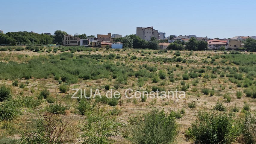 Terenul pe care se afla fostul stadion „Gheorghe Hagi“. Sursa foto: ZIUA de Constanța