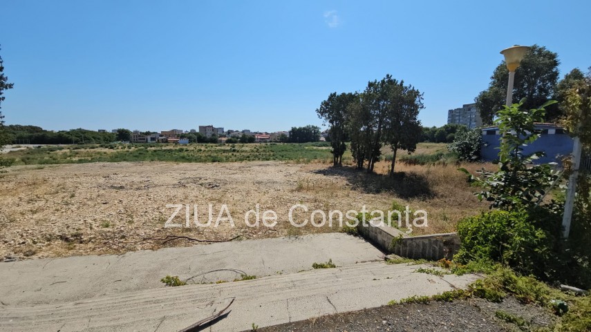 Terenul pe care se afla fostul stadion „Gheorghe Hagi“. Sursa foto: ZIUA de Constanța