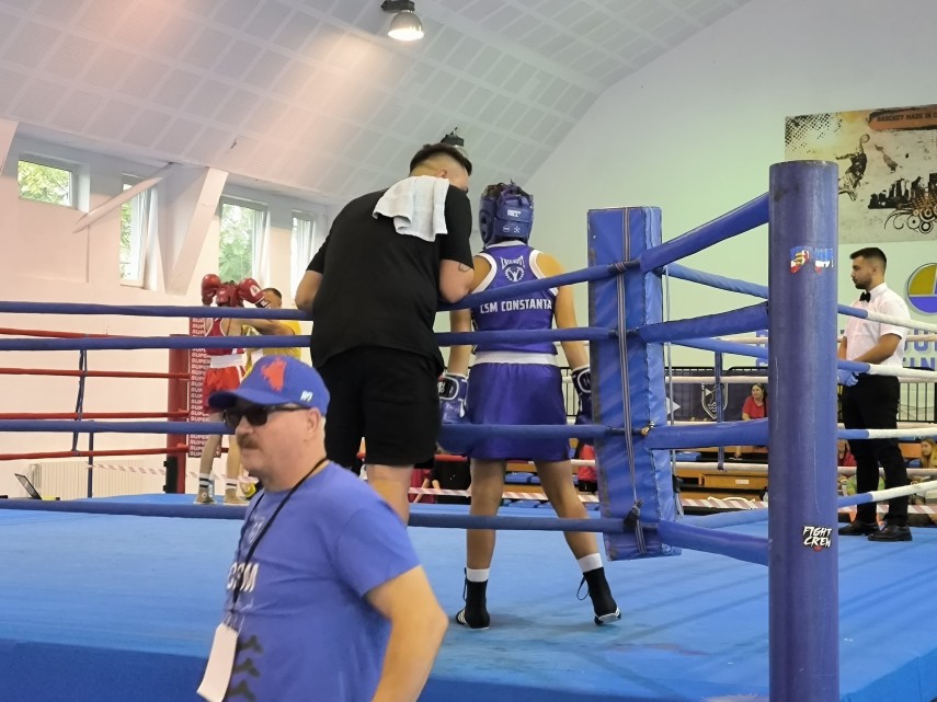 La CSM Constanța, pugilistele sunt pregătite de antrenorii Mihai Constantin și Ionuț Bodilcu. Sursa foto: Facebook (CSM Constanța Box)