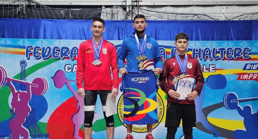 George Florea a câștigat trei medalii de aur la categoria 67 kg. Sursa foto: Facebook (CSM Constanța Haltere)