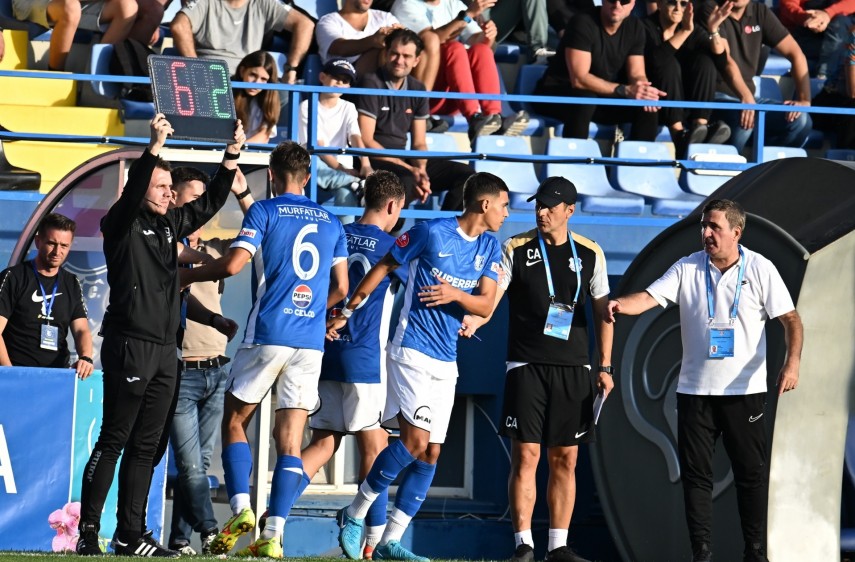 La debut, Ionuț Cercel l-a înlocuit pe Victor Dican. Sursa foto: Farul Constanța