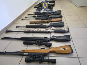 Mai multe arme și muniție, confiscate de polițiști în urma perchezițiilor de la Constanța (VIDEO)