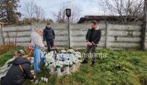 Părinții lui Sebi, profund îndurerați, au ajuns la locul accidentului de la 2 Mai, cu flori și lumânări. Gest emoționant în prag de sărbători (FOTO+VIDEO)  