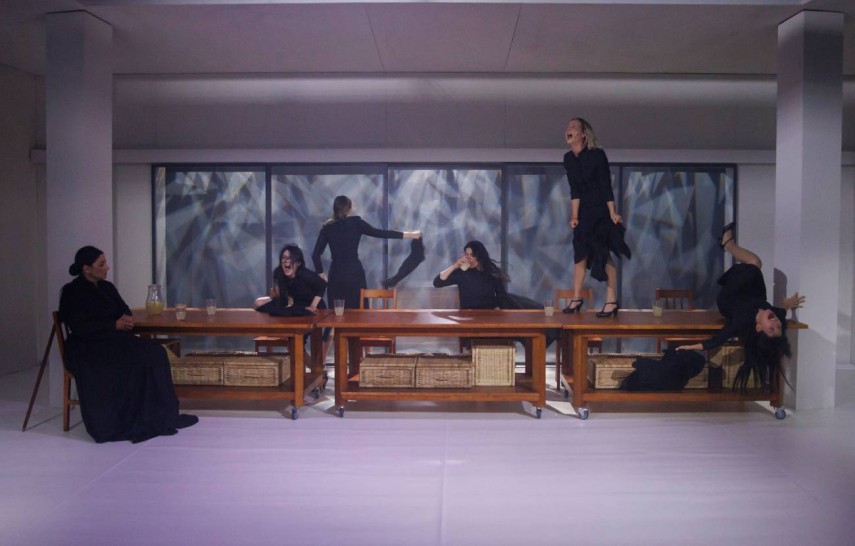 Cristiana Luca, Luiza Martinescu, Ecaterina Lupu, Alina Manţu, Mihaela Velicu, Otilia Nicoară. Sursa foto: Teatrul de Stat Constanța