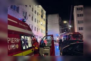 UPDATE. Știri Constanța azi Incendiu la un apartament din Mangalia. Două persoane au ajuns la spital (FOTO+VIDEO) 